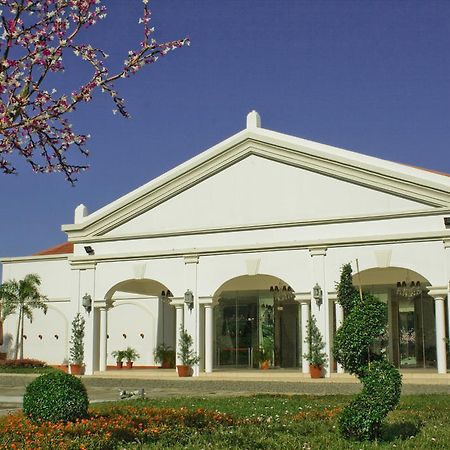Ilocos Norte Hotel & Convention Center Laoag Buitenkant foto