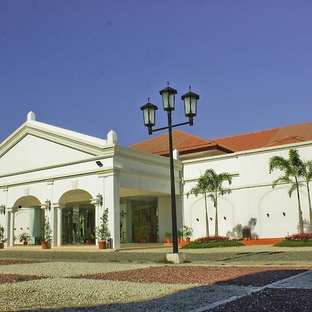 Ilocos Norte Hotel & Convention Center Laoag Buitenkant foto