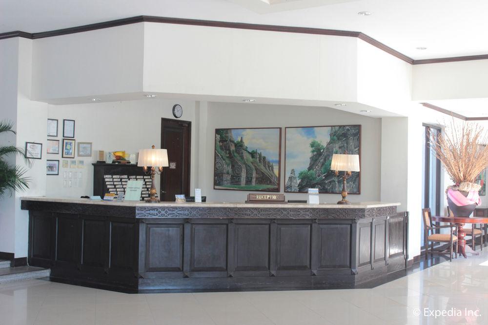 Ilocos Norte Hotel & Convention Center Laoag Buitenkant foto