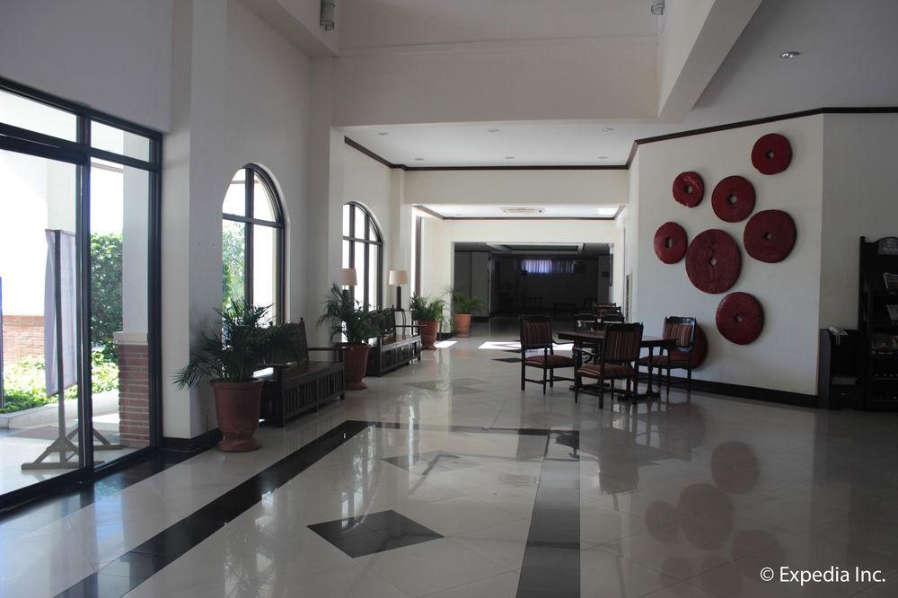 Ilocos Norte Hotel & Convention Center Laoag Buitenkant foto