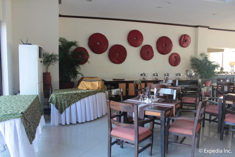 Ilocos Norte Hotel & Convention Center Laoag Buitenkant foto