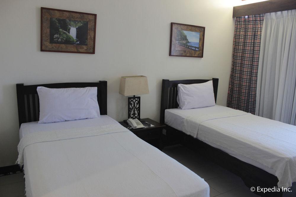 Ilocos Norte Hotel & Convention Center Laoag Buitenkant foto