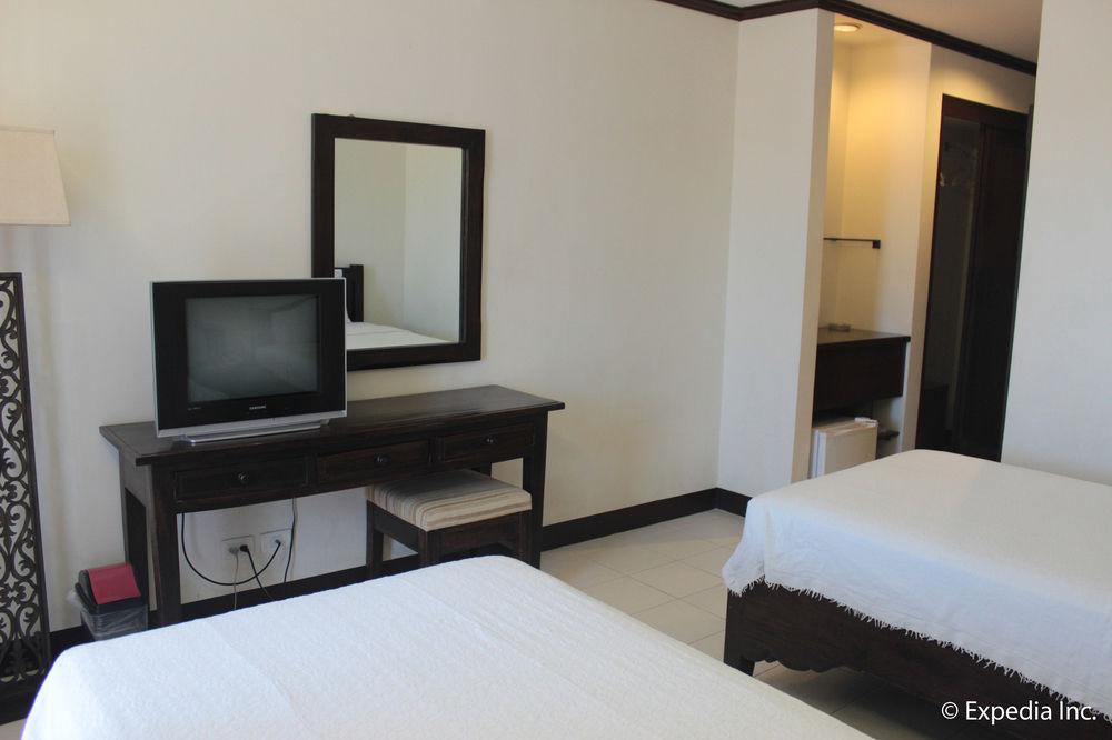Ilocos Norte Hotel & Convention Center Laoag Buitenkant foto