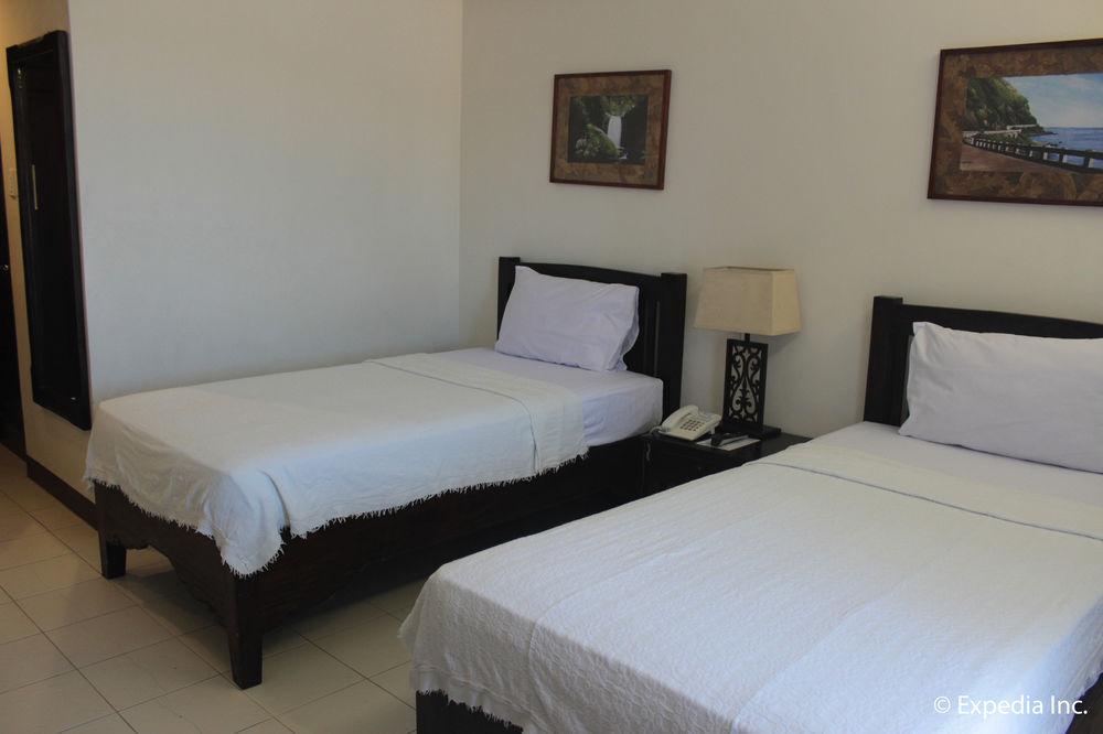 Ilocos Norte Hotel & Convention Center Laoag Buitenkant foto