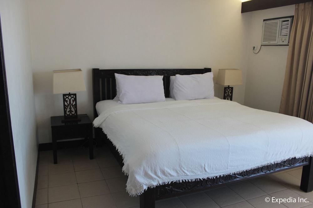 Ilocos Norte Hotel & Convention Center Laoag Buitenkant foto