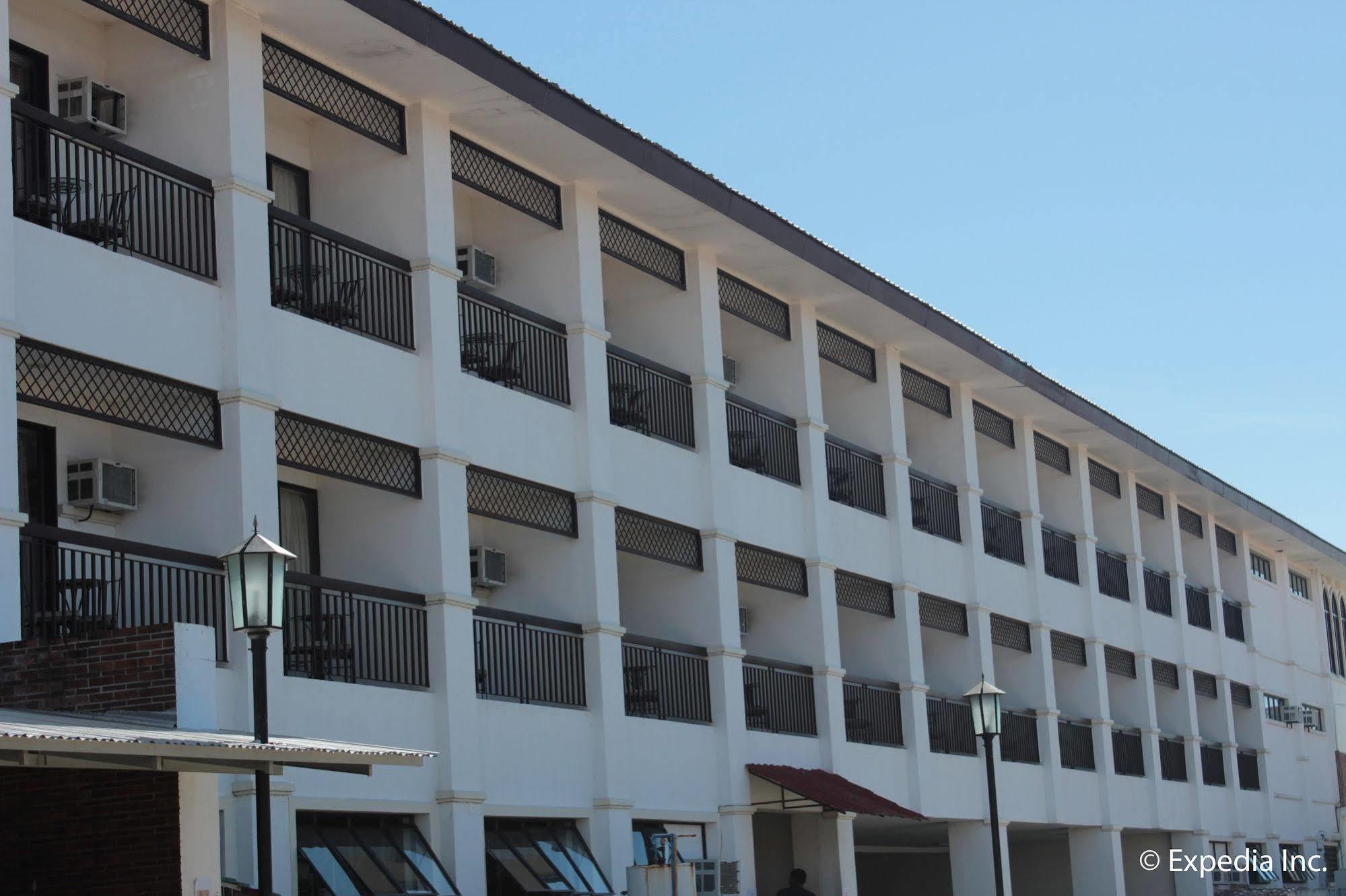 Ilocos Norte Hotel & Convention Center Laoag Buitenkant foto