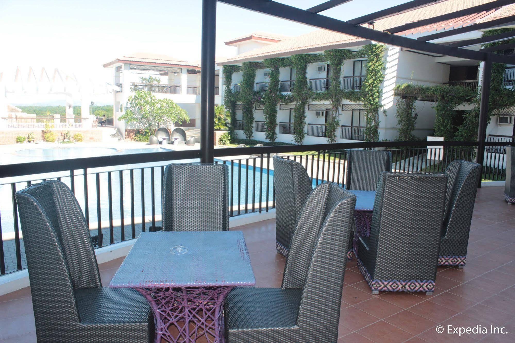 Ilocos Norte Hotel & Convention Center Laoag Buitenkant foto