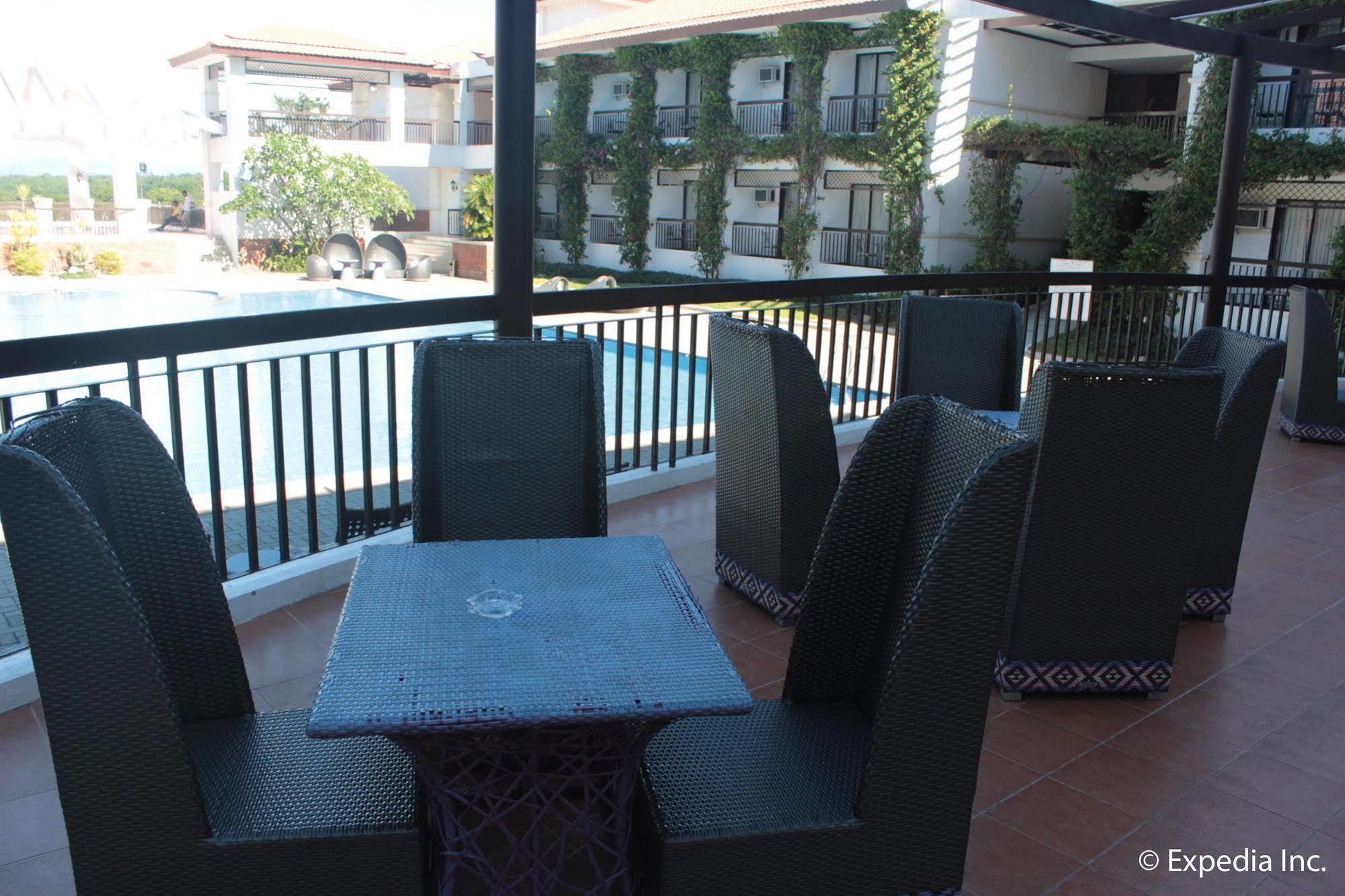 Ilocos Norte Hotel & Convention Center Laoag Buitenkant foto