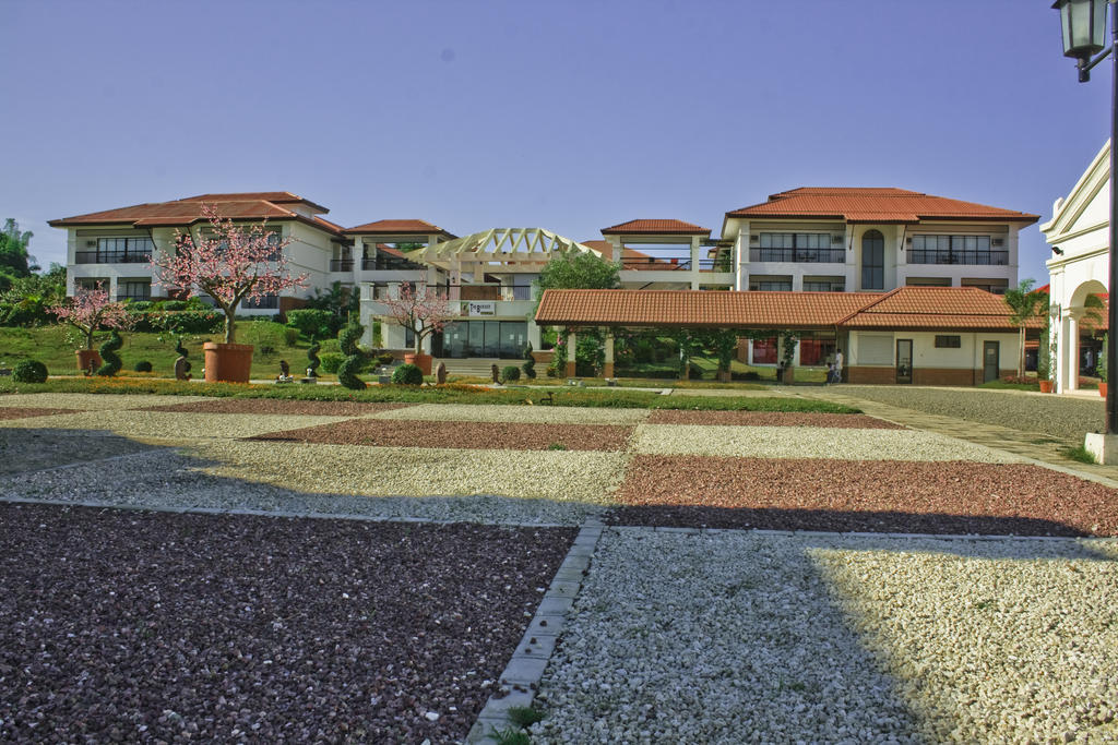 Ilocos Norte Hotel & Convention Center Laoag Buitenkant foto