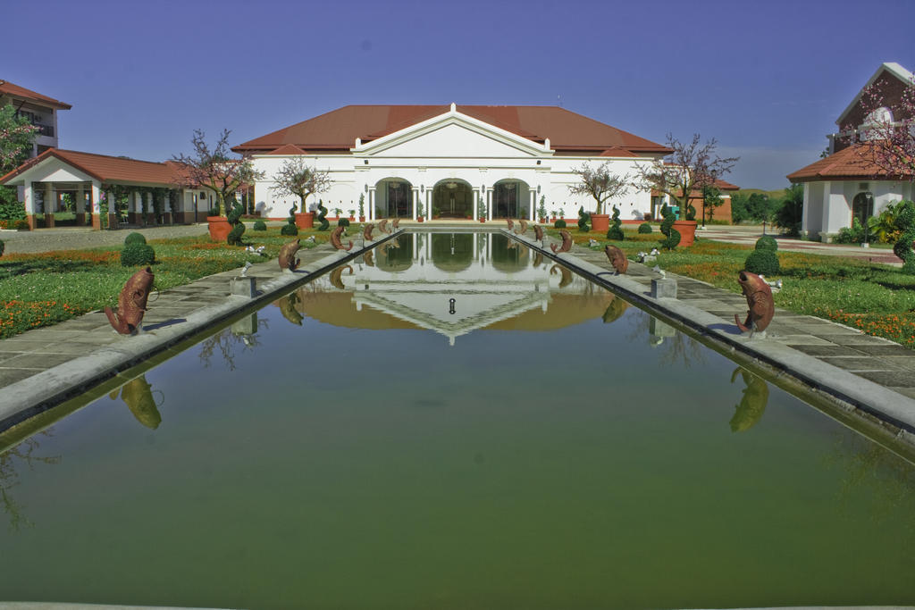 Ilocos Norte Hotel & Convention Center Laoag Buitenkant foto