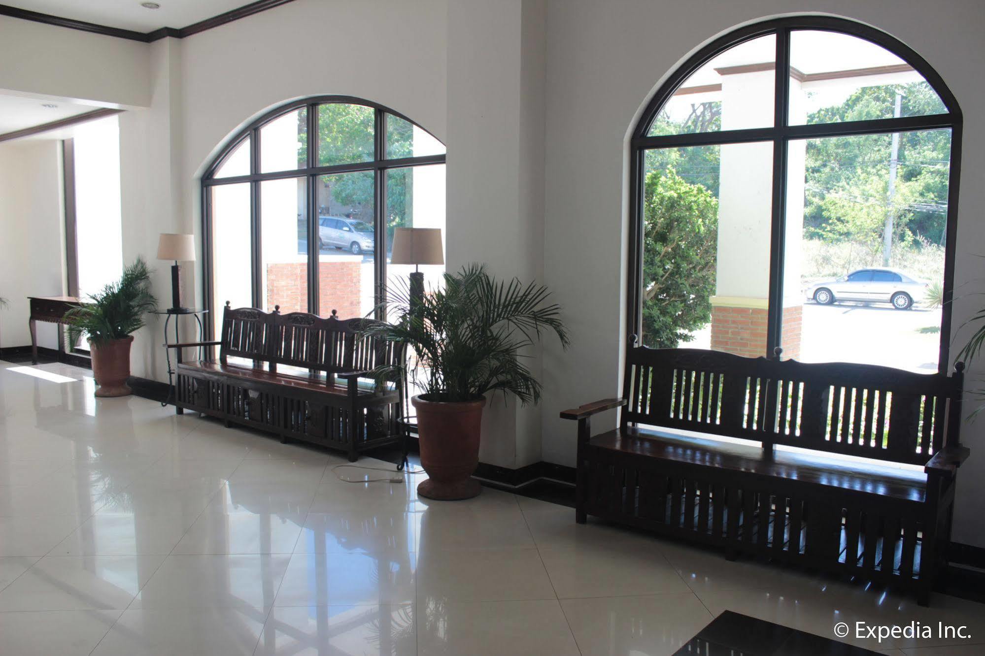 Ilocos Norte Hotel & Convention Center Laoag Buitenkant foto