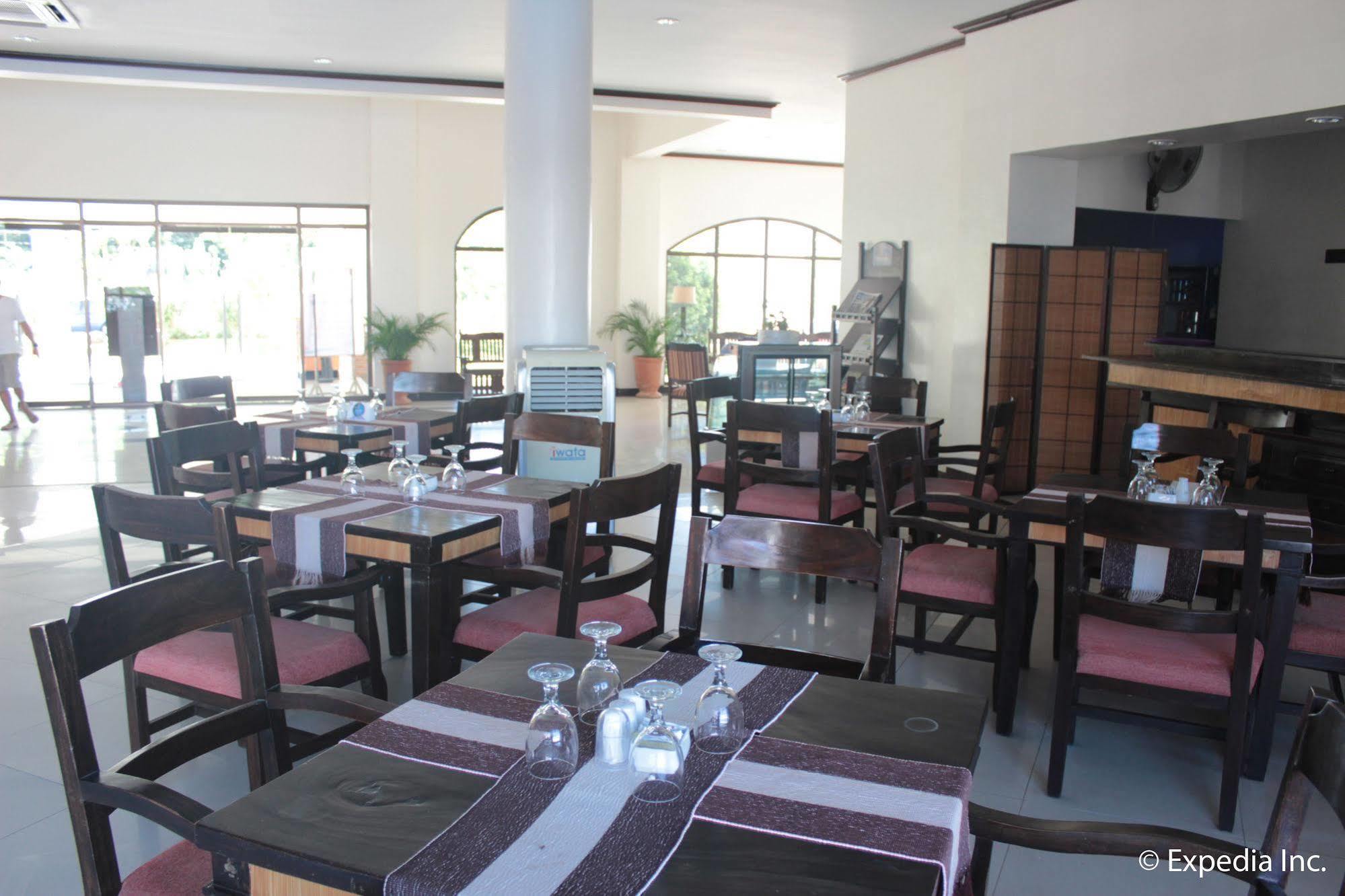 Ilocos Norte Hotel & Convention Center Laoag Buitenkant foto